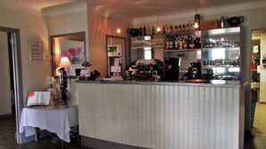Bar (on property) - Hôtel le Pont d'Arcole (Riscle)