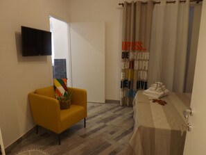 Double or Twin Room - Domus Alma (Naples)