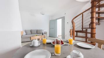 Villa, 4 Schlafzimmer, eigener Pool (Anafi) | Essbereich im Zimmer