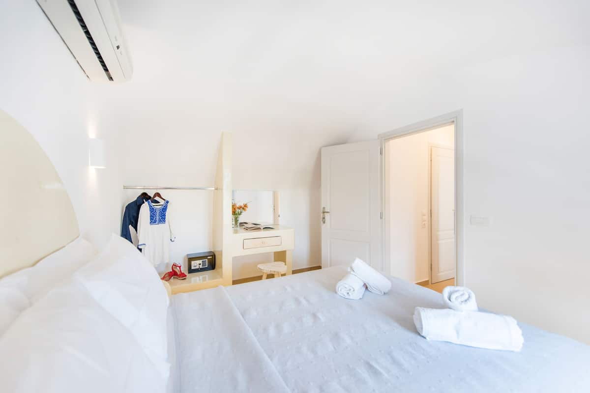 Villa, 4 Bedrooms, Private Pool (Aspronisi) | In-room safe, soundproofing, iron/ironing board, free cribs/infant beds