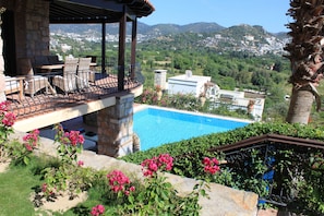 Outdoor pool, pool umbrellas, pool loungers - Villa Cosy (Bodrum)