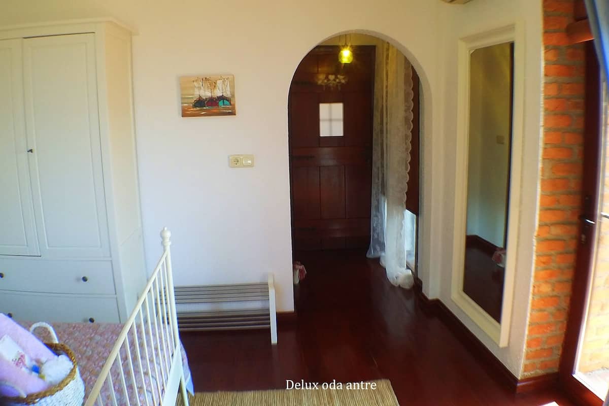 Deluxe tweepersoonskamer, uitzicht op zee | 2 slaapkamers, een kluis op de kamer, gratis wifi