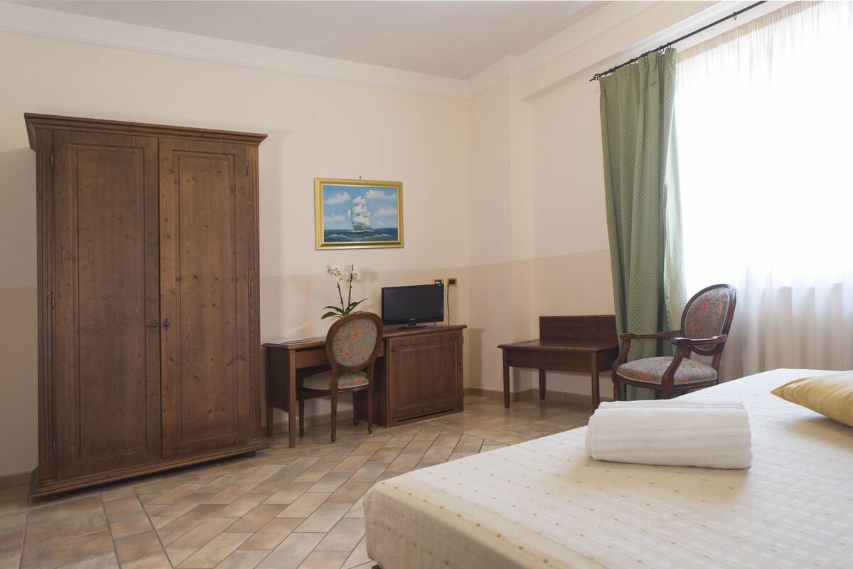 In-room safe, desk, free WiFi, bed sheets