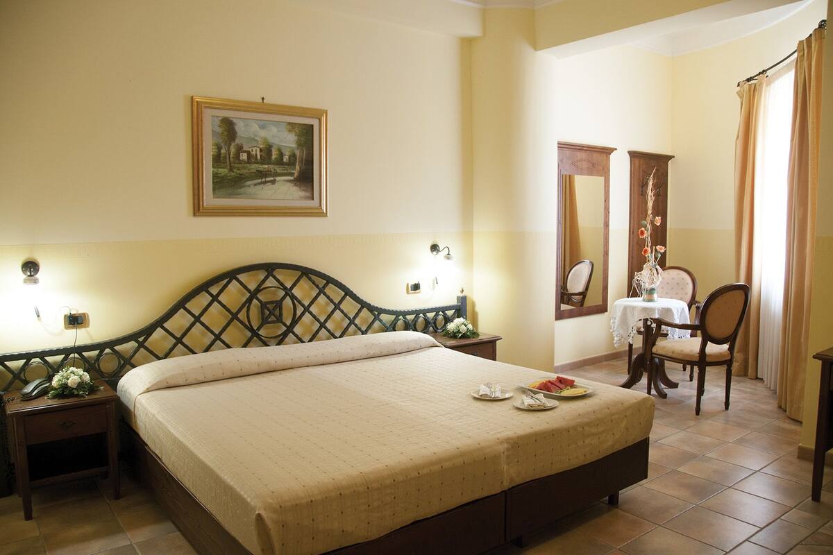 Superior Double Room | In-room safe, desk, free WiFi, bed sheets