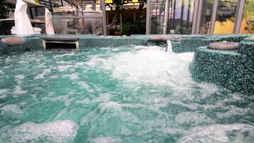 Bain à remous intérieur
