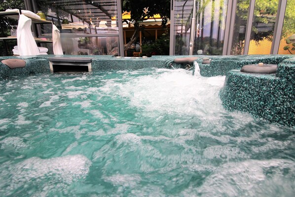 Indoor spa tub