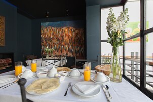 Desayuno continental gratuito y diario