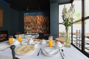 Desayuno continental gratuito y diario