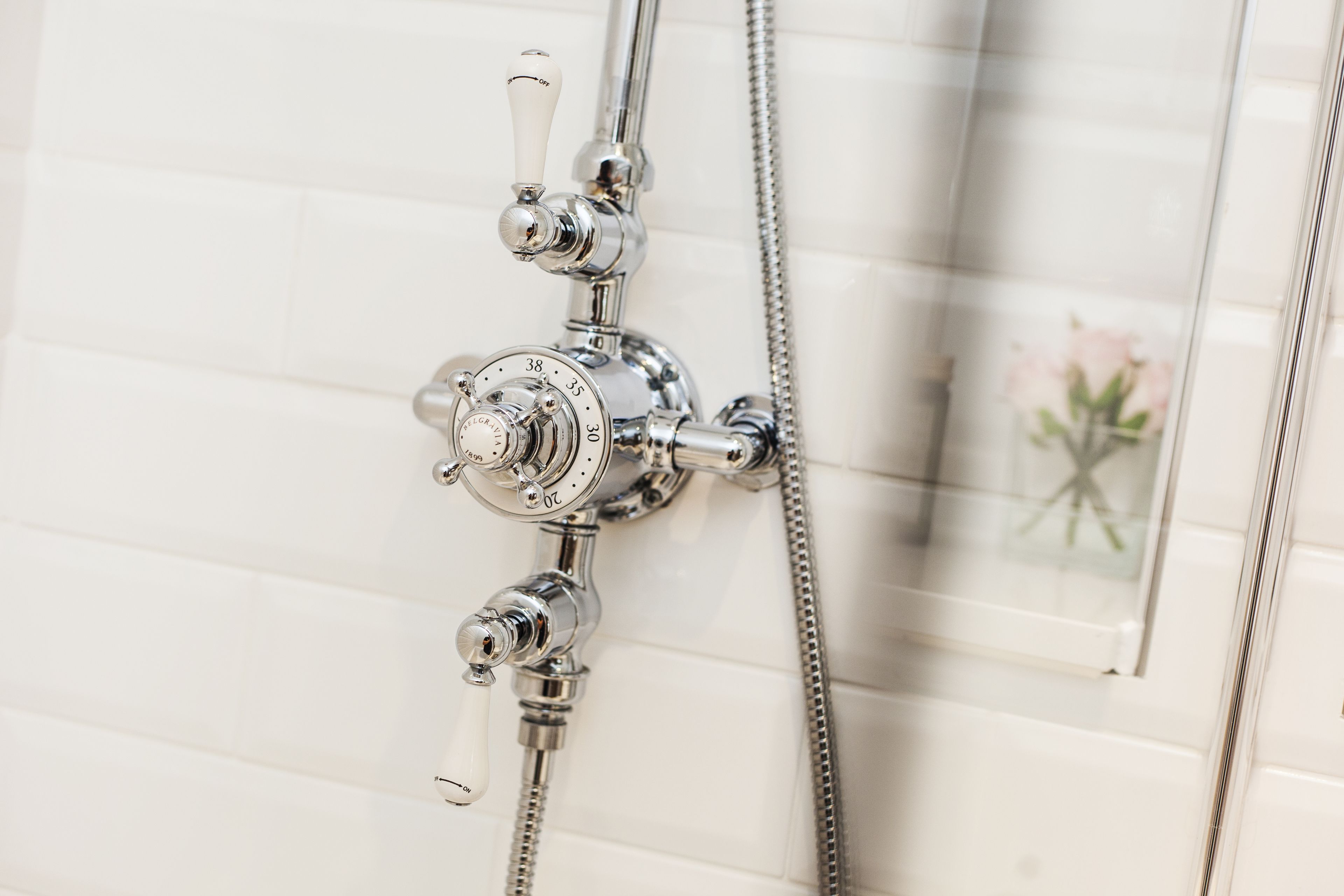 Combined shower/tub, designer toiletries, hair dryer, towels