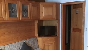 Family Apartment, 2 Bedrooms, Mountain View, Mountainside | 1 bedroom, premium bedding, iron/ironing board, cribs (free) - Blockhaus Metzler (Schwarzenberg)