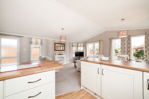 Luxury Cabin, 2 Bedrooms, Mountain View | Private kitchen | Full-size fridge, microwave, oven, stovetop