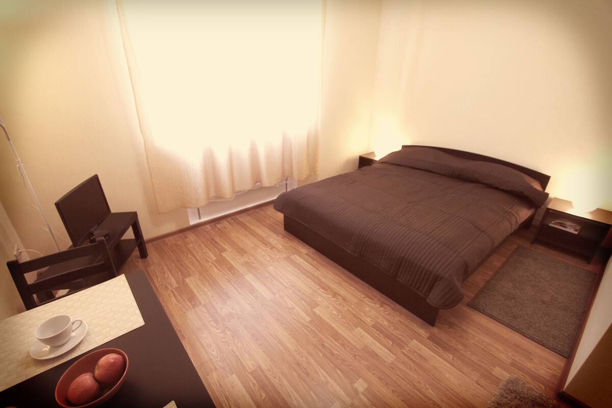 Standard-dobbeltværelse | 1 soveværelse, premium-sengetøj, individuelt design