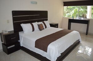 Junior-sviitti, 1 suuri parisänky | Työpöytä, silitysrauta/-lauta, ilmainen Wi-Fi