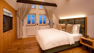 Torbogen Suite | Hochwertige Bettwaren, Zimmersafe, Schreibtisch, BĂŒgeleisen/BĂŒgelbrett