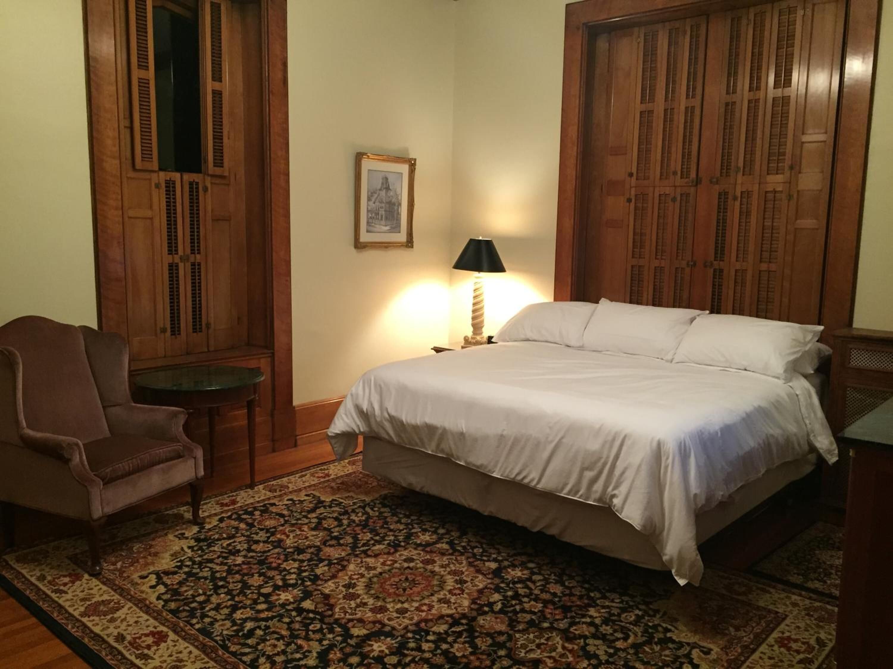 Luxe beddengoed, een strijkplank/strijkijzer, gratis wifi, beddengoed