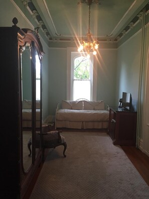 Hochwertige Bettwaren, Bügeleisen/Bügelbrett, kostenloses WLAN