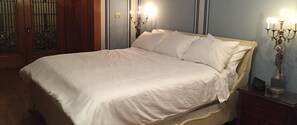 Suite, 1 King Bed, Fireplace (Wilhelm Suite) | Premium bedding, iron/ironing board, free WiFi, bed sheets