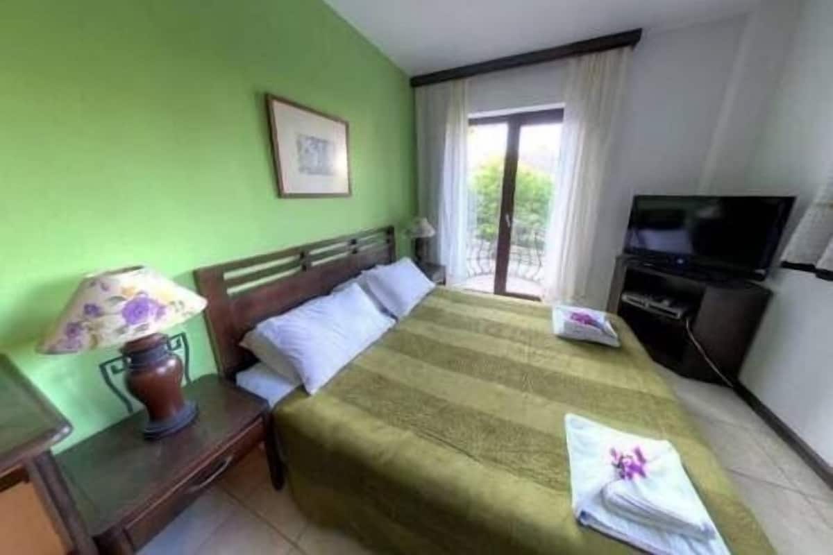 Kamar Double Standar | Meja kerja dan Wi-Fi gratis
