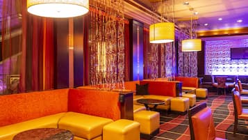 3 bars/lounges