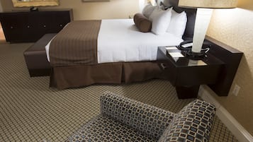Deluxe King | 1 bedroom, in-room safe, individually furnished, desk