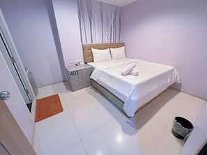 标准双人房 | 特色装修、免费 WiFi、床单