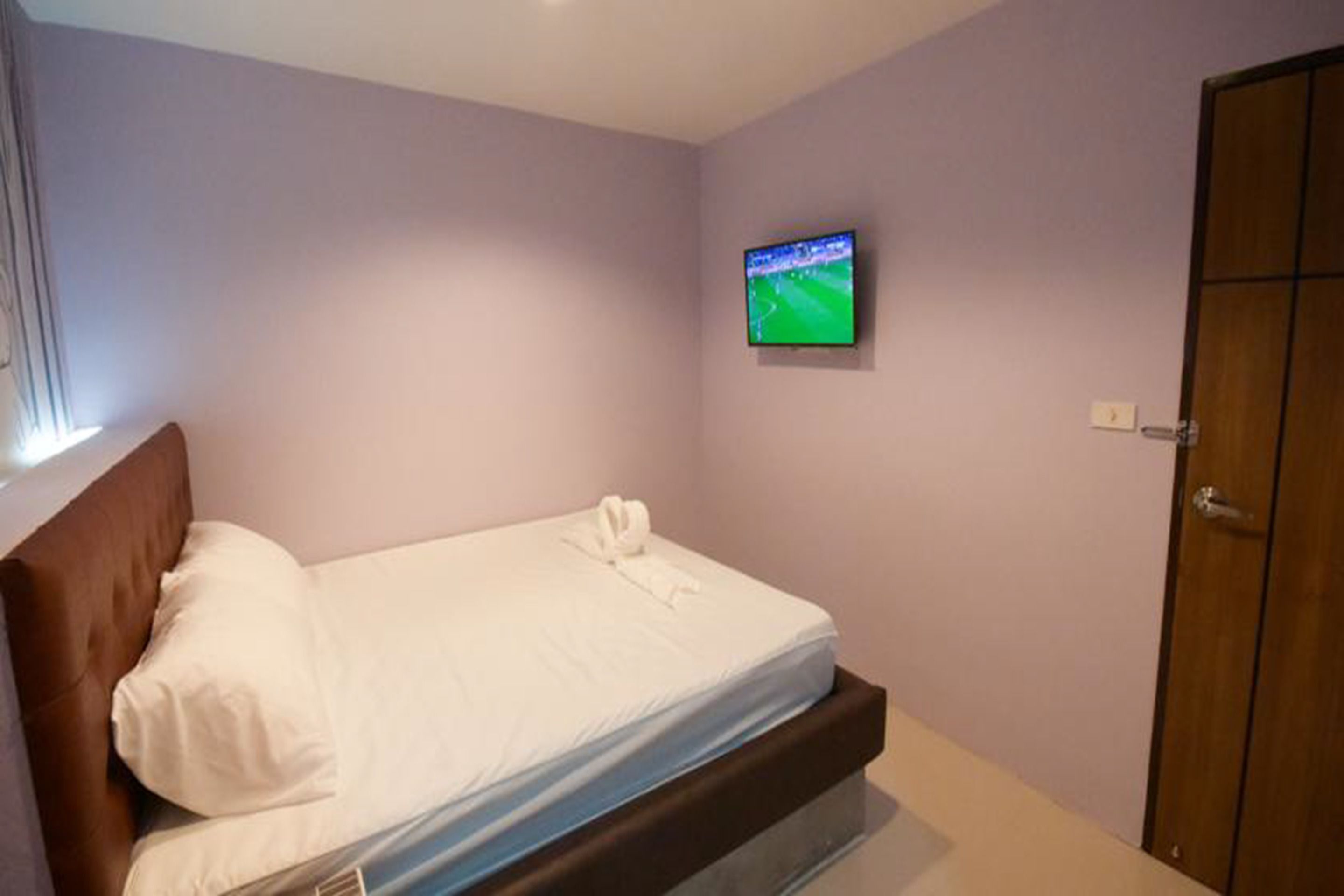 standard double room | individually decorated, free wifi, bed sheets