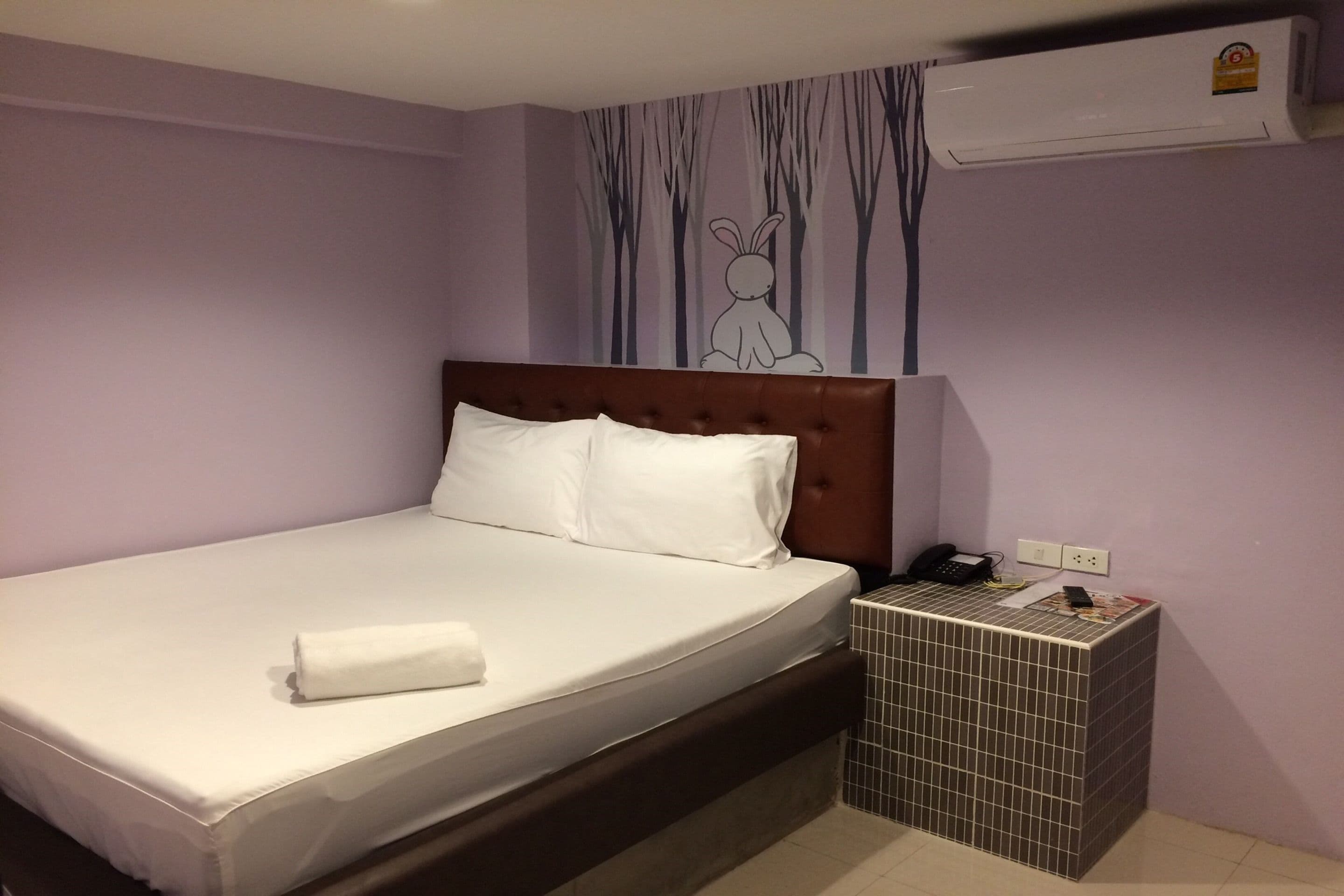 standard double room | individually decorated, free wifi, bed sheets