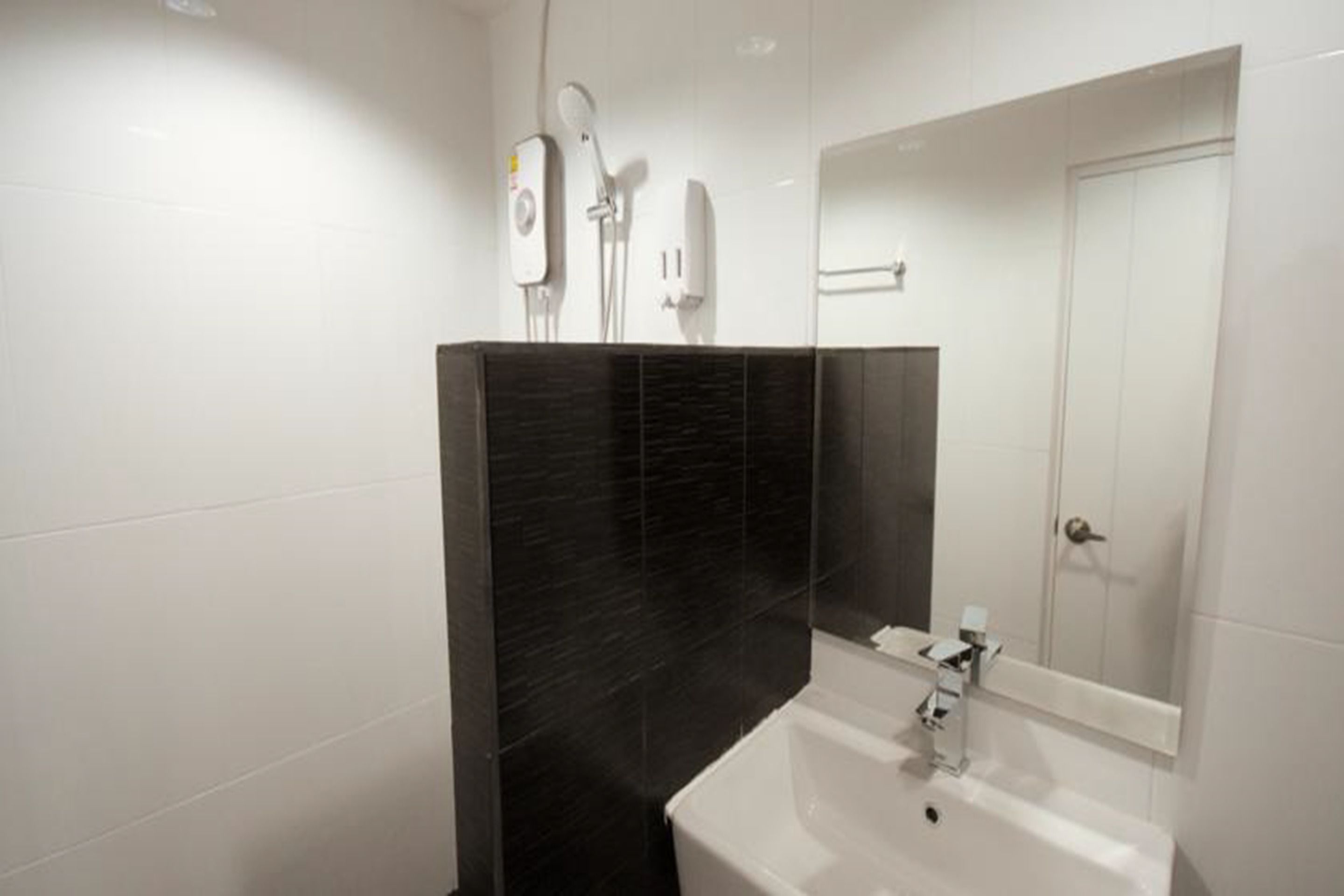 standard double room | bathroom | shower, free toiletries, towels, soap