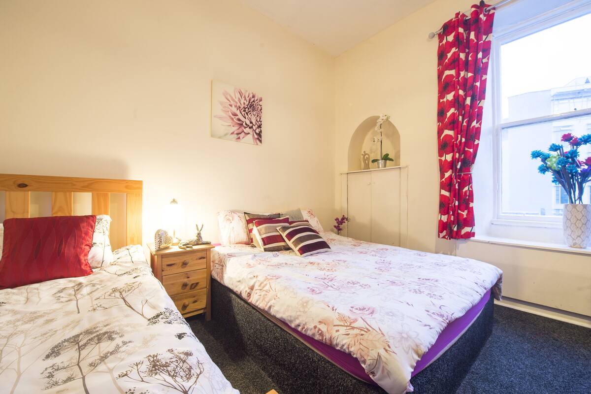 Standard Triple Room, Shared Bathroom | WiFi (free), bed sheets
