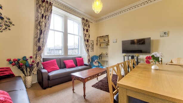TV, DVD player, pay movies - Syozant Morrison Central ApartHotel (Edinburgh)