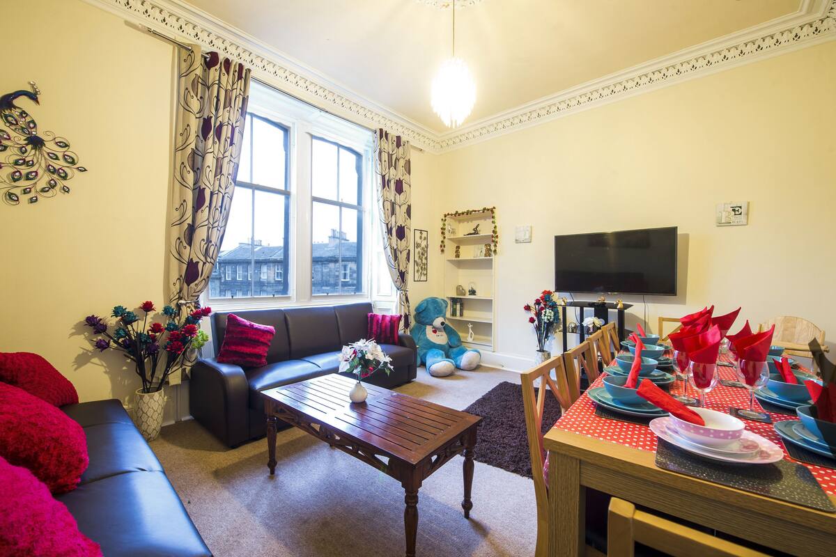 Family Apartment, City View | Living area | TV, DVD player, pay movies