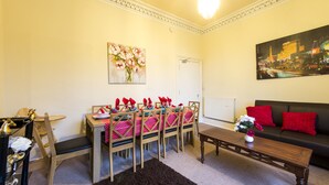 TV, DVD player, pay movies - Syozant Morrison Central ApartHotel (Edinburgh)