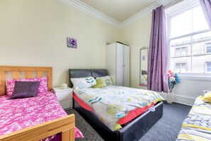 Standard Quadruple Room, Shared Bathroom | Free WiFi, bed sheets - Syozant Morrison Central ApartHotel (Edinburgh)