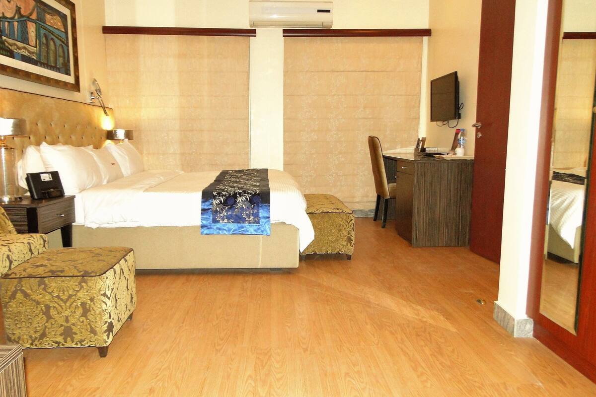 diplomatic room, balcony | soundproofing, iron/ironing board, free wifi, bed sheets