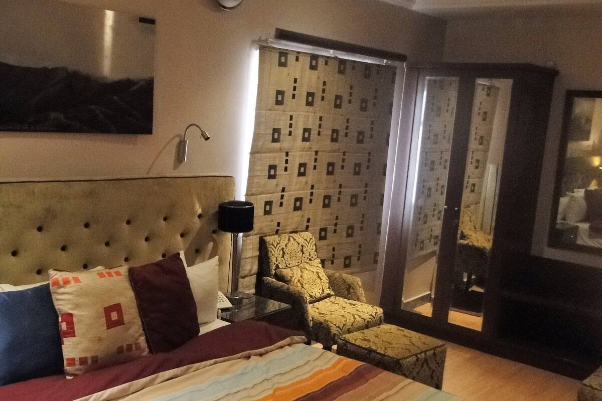 diplomatic room | soundproofing, iron/ironing board, free wifi, bed sheets