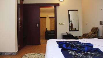 Bagian depan properti - sore/malam