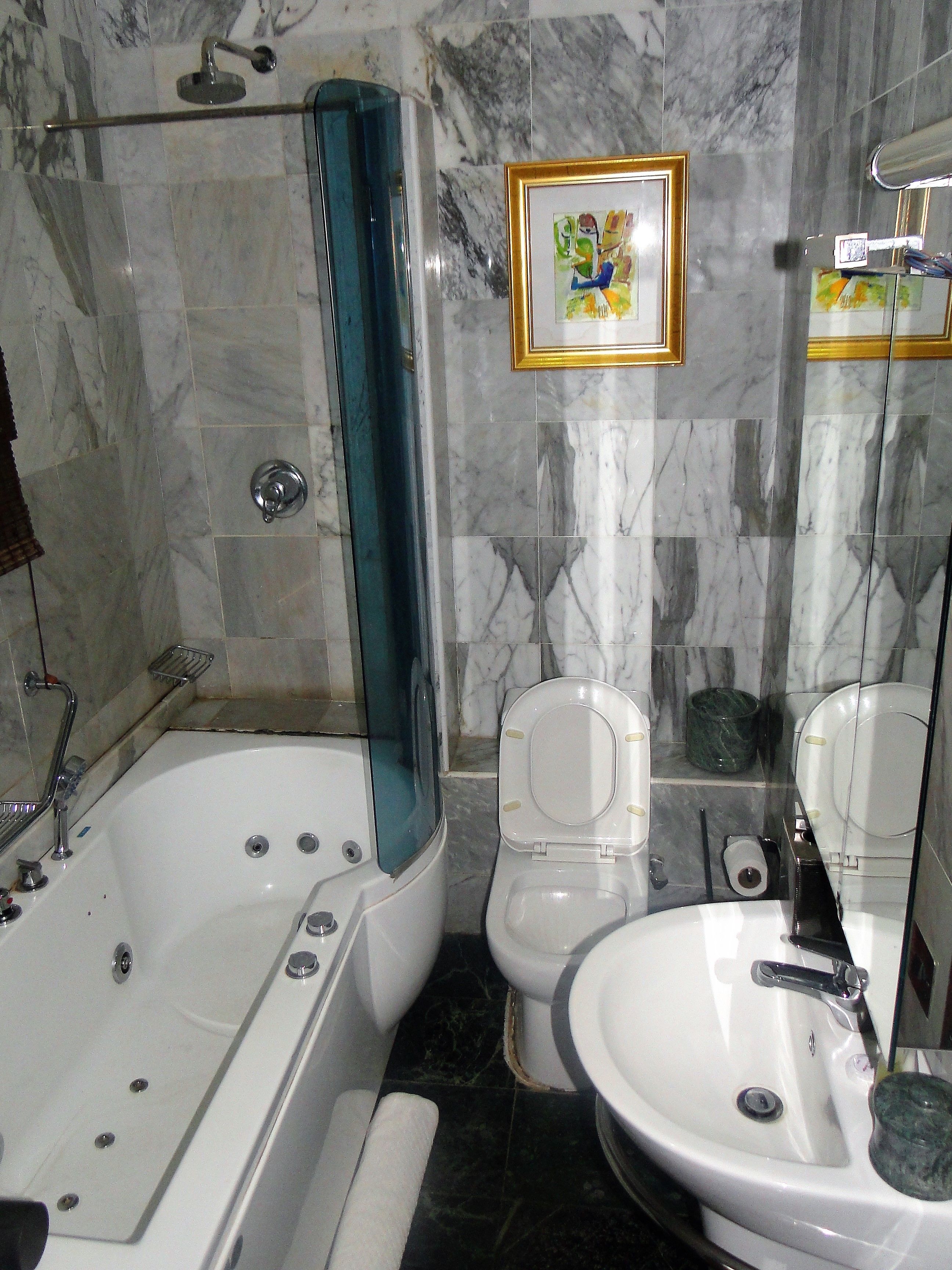 ambassadorial suite | bathroom | towels