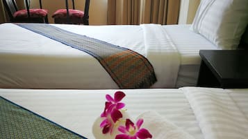 Phòng 2 giường đơn Deluxe | Bàn, giường gấp/giường phụ (phụ phí)