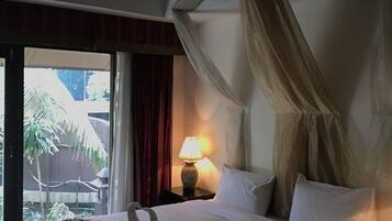 Villa | Desk, rollaway beds, free WiFi