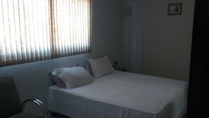 Minibar, free WiFi, bed sheets