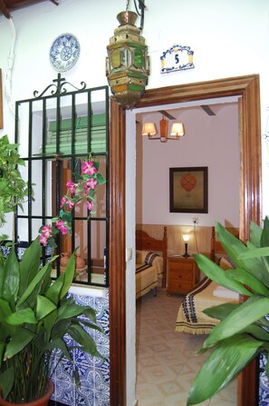 Meja kerja dan Wi-Fi gratis