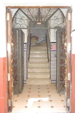 Property entrance - Pensión Trinidad (Córdoba)