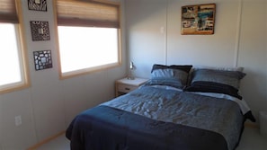 Iron/ironing board, free WiFi, bed sheets
