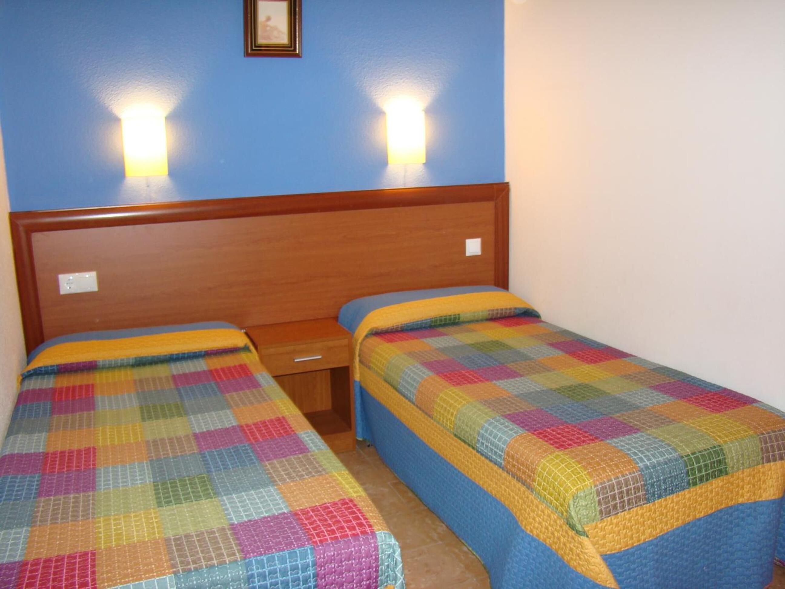 Minibar, free WiFi, bed sheets