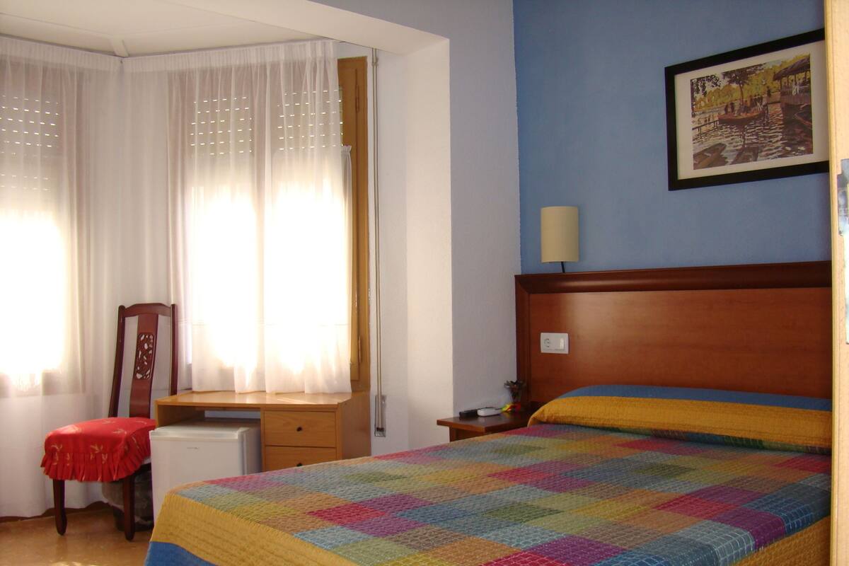 Double or Twin Room | Minibar, WiFi (free), bed sheets