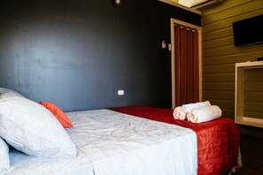 Romantische Suite, 1 Queen-Bett, Terrasse, eingeschränkter Seeblick