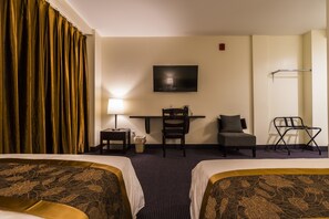 Desk, iron/ironing board, free WiFi, bed sheets - John Hotel (Flushing)