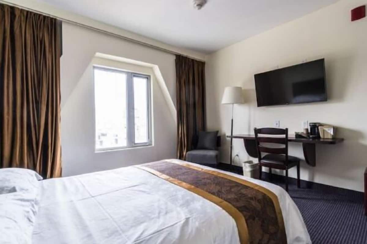 Bureau, fer et planche à repasser, Wi-Fi gratuit, draps fournis