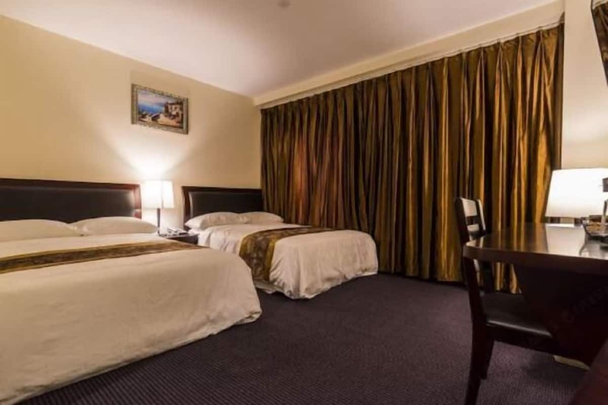 Bureau, fer et planche à repasser, Wi-Fi gratuit, draps fournis