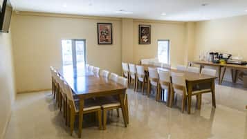 Free daily continental breakfast